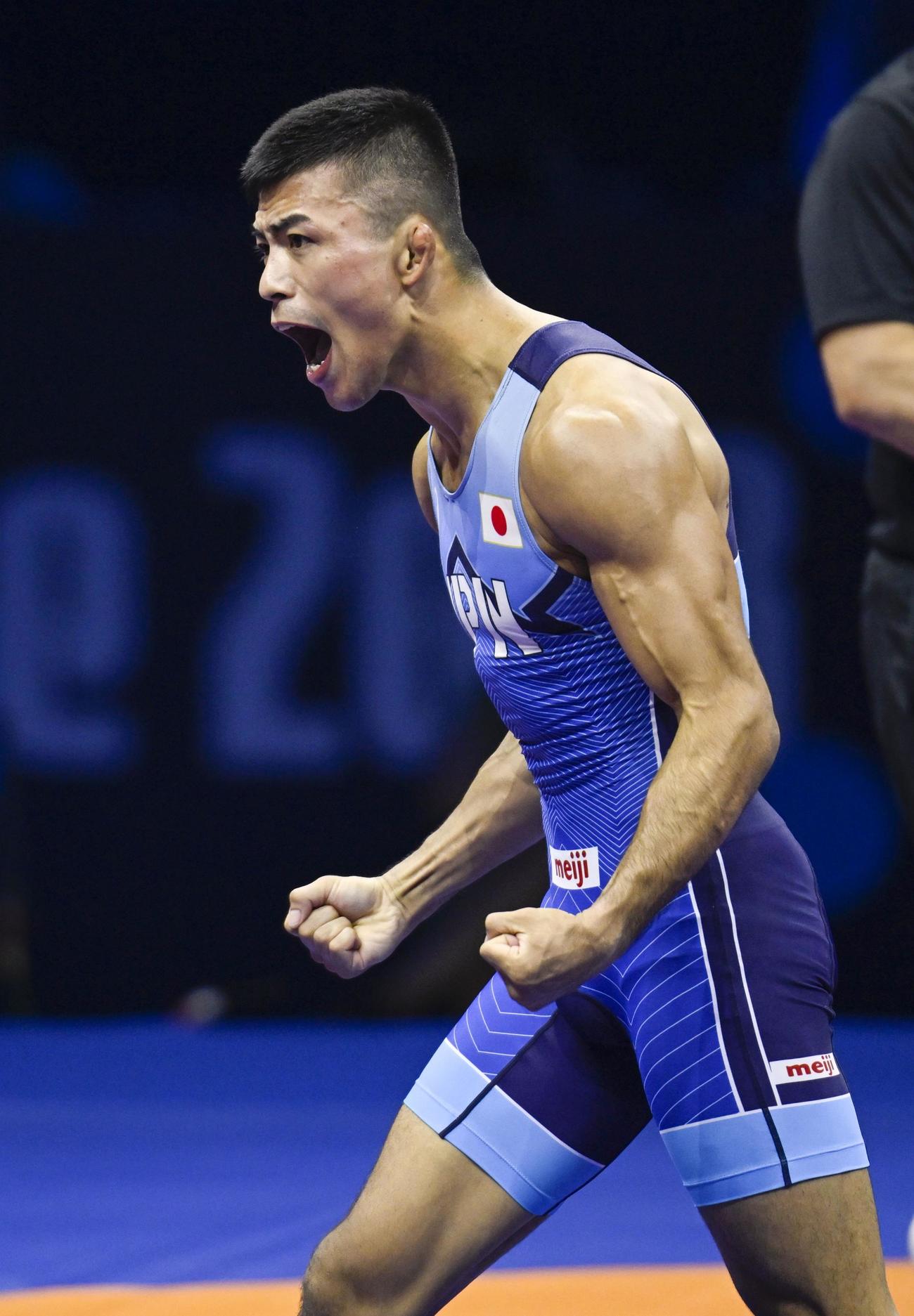 準決勝で勝利し、雄たけびを上げる文田健一郎（共同）