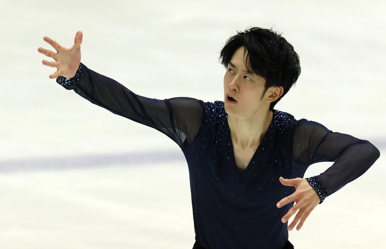 中部フィギュアスケート選手権　男子FS　演技を披露する山本草太（撮影・加藤哉）