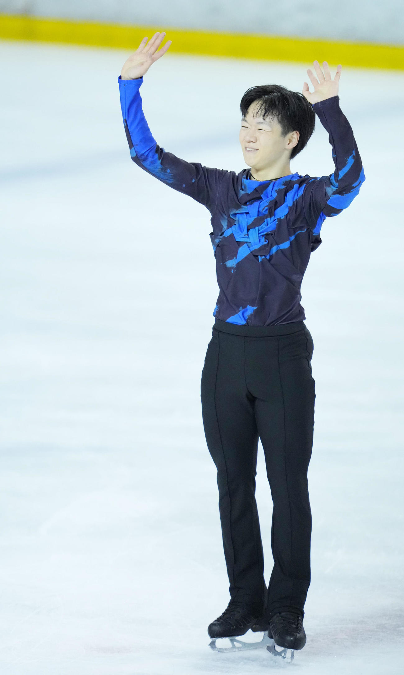 男子フリーで演技を終え笑顔を見せる鍵山（撮影・横山健太）