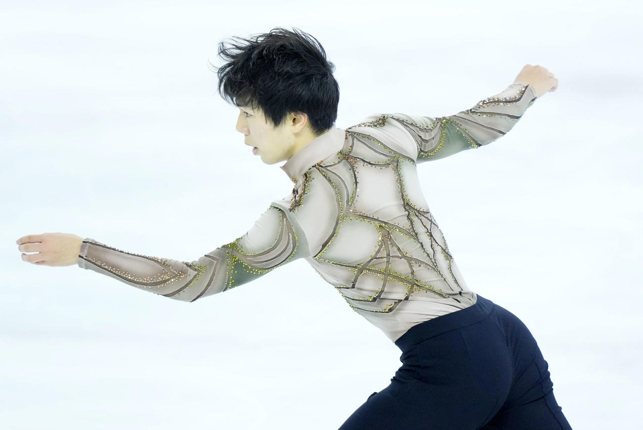 男子フリーで演技する佐藤駿（撮影・横山健太）