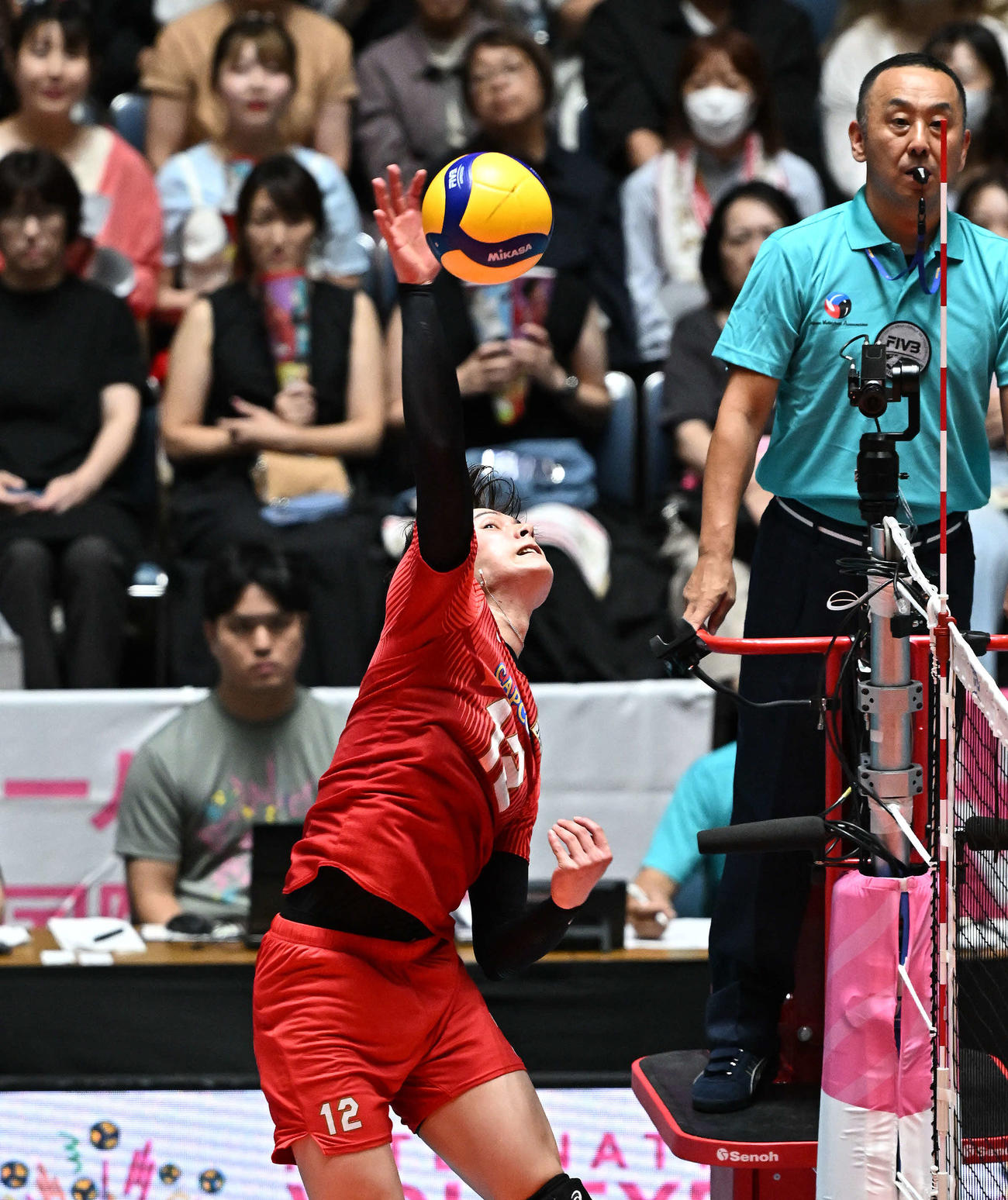 日本対カナダ　第2S、スパイクを放つ高橋藍（撮影・滝沢徹郎）