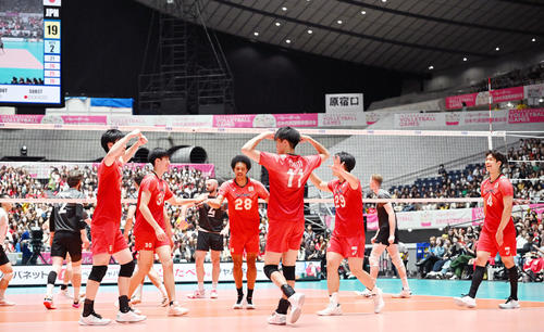 日本対カナダ　第4S、ポイントを奪い喜ぶ日本の選手たち（撮影・滝沢徹郎）