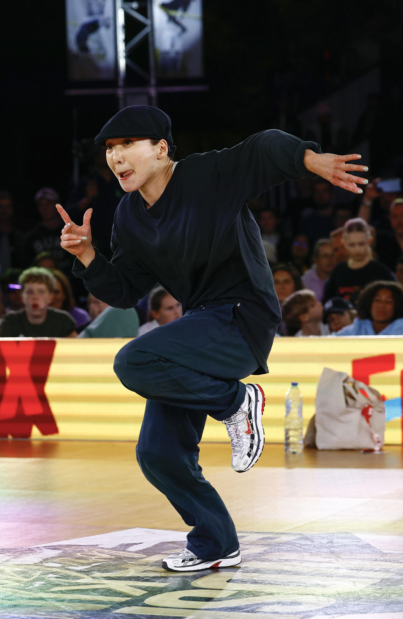 女子決勝で演技する福島あゆみ（共同）