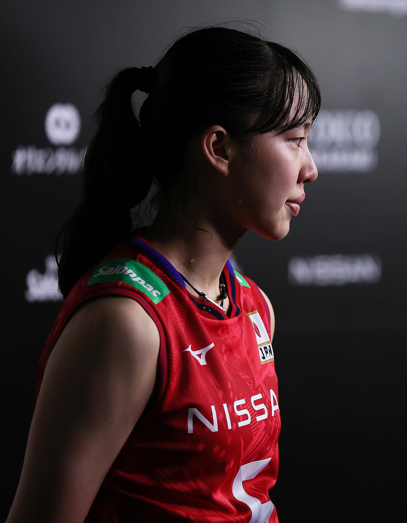 日本対ブラジル　試合を振り返る関（撮影・足立雅史）