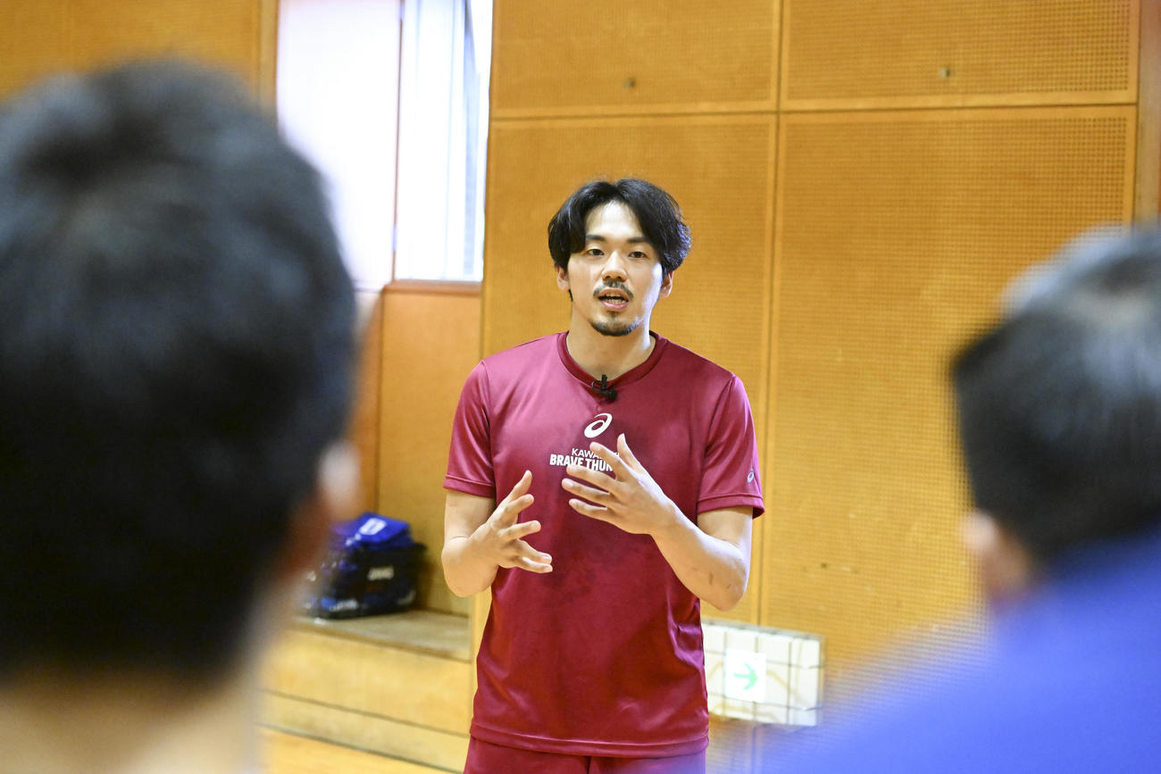 バスケットボールの元日本代表主将の篠山竜青が熱血指導