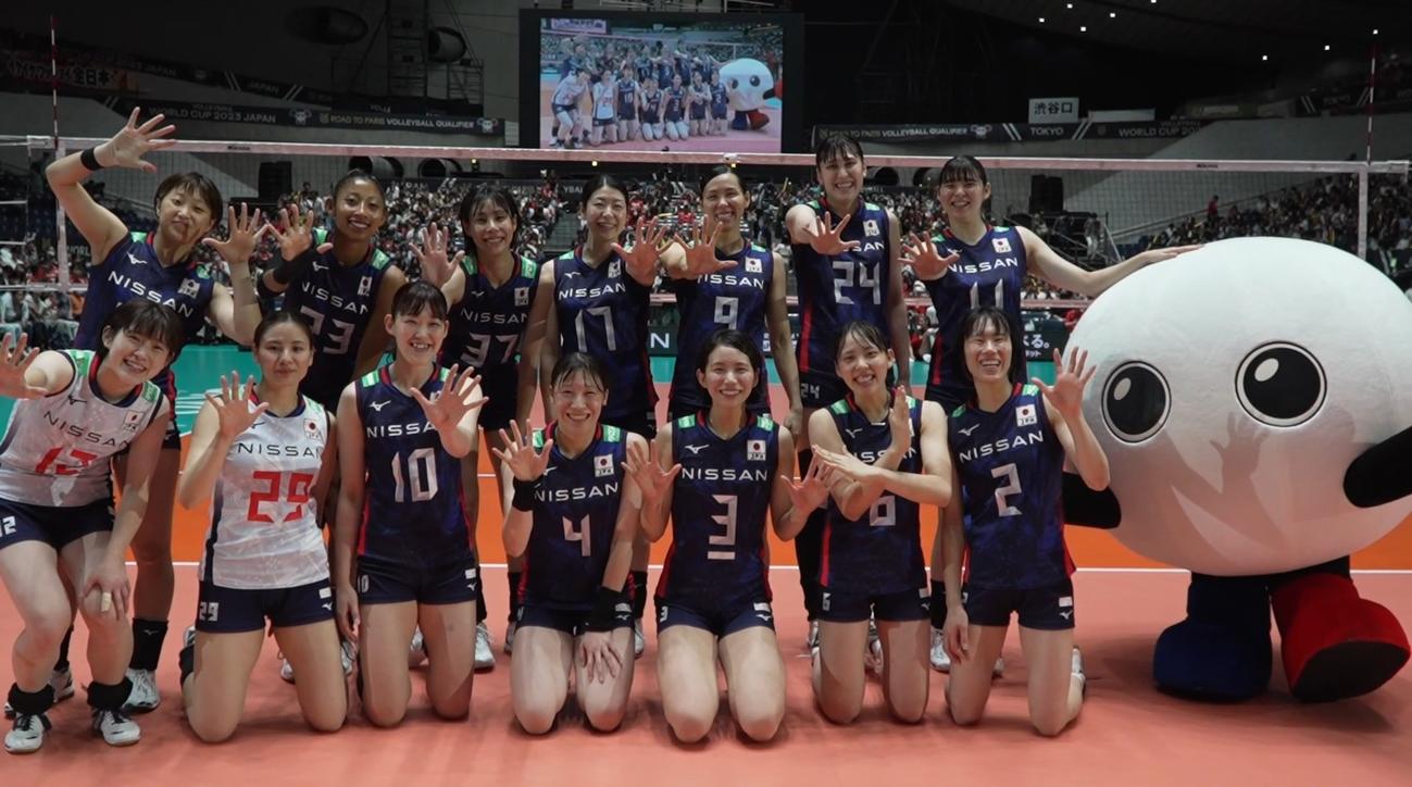 5連勝を飾った日本代表（C）JVA