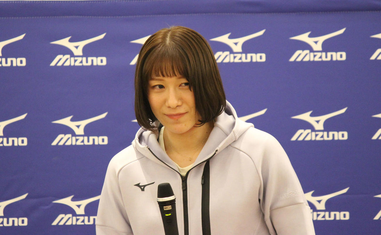 トークイベントで笑顔を見せる石川真佑（撮影・勝部晃多）