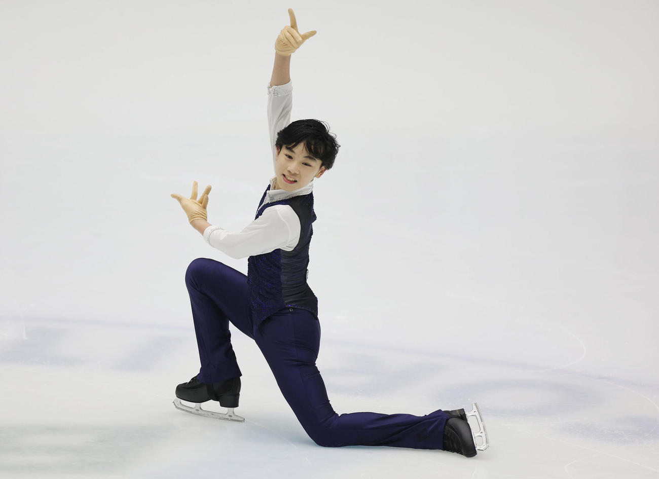男子ジュニアSPで演技する高橋（撮影・前田充）