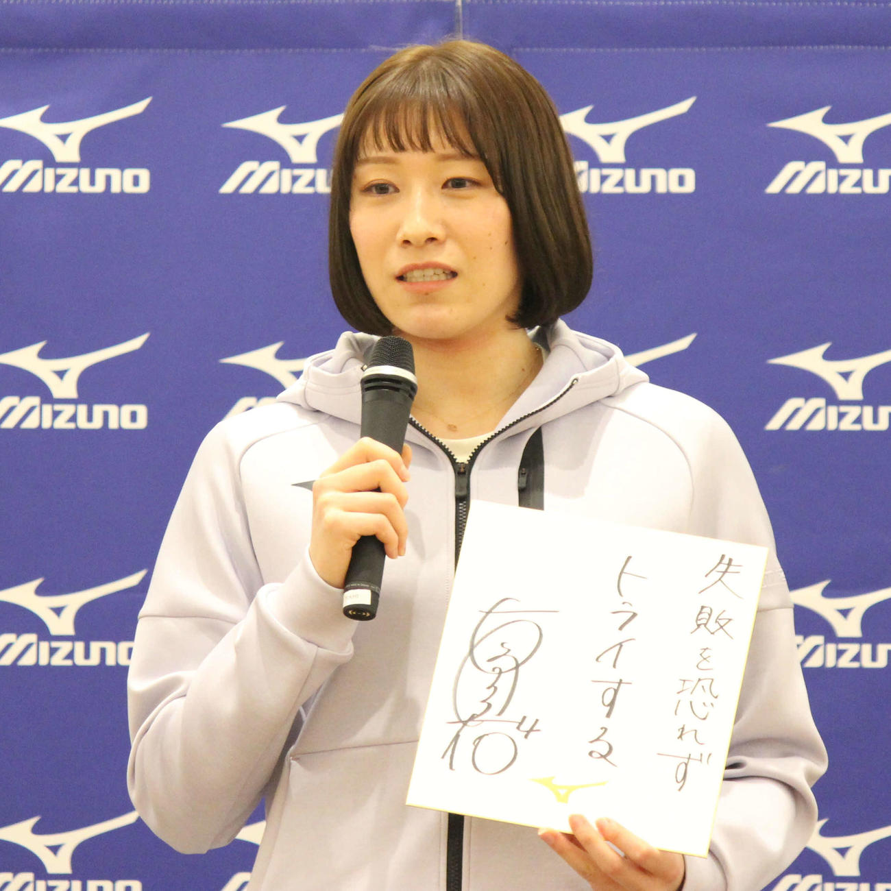 トークイベントで笑顔を見せる石川真佑（撮影・勝部晃多）