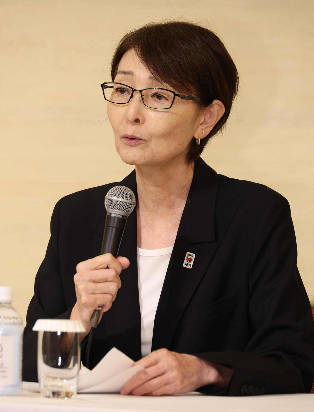 会見する日本バスケットボール協会三屋裕子会長（撮影・中島郁夫）