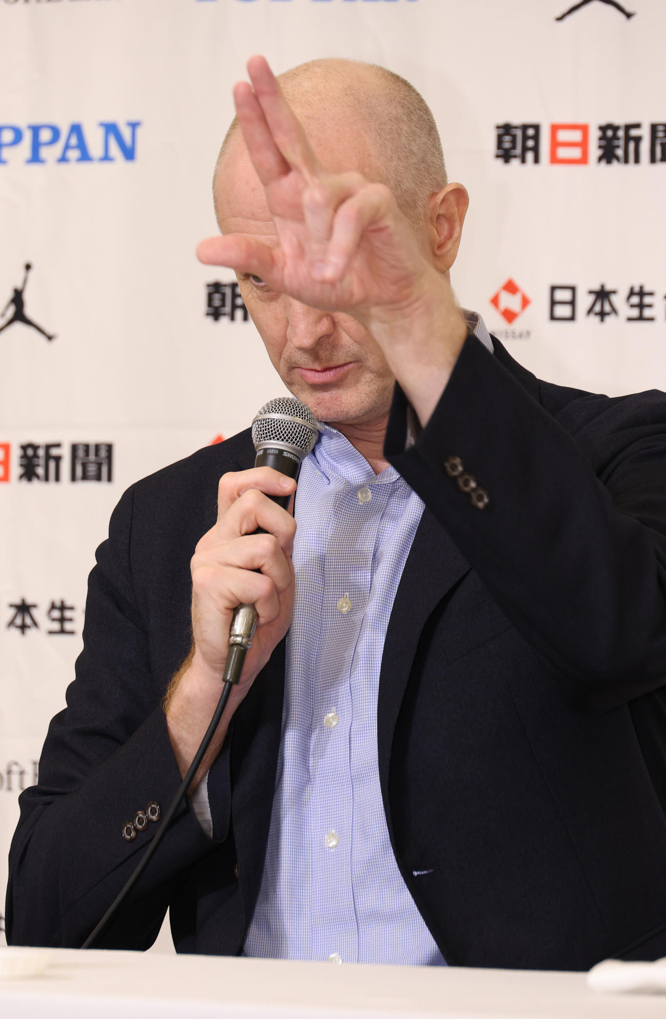 ワールドカップ2023総括会見する日本バスケットボール男子ホーバス代表監督（撮影・中島郁夫）