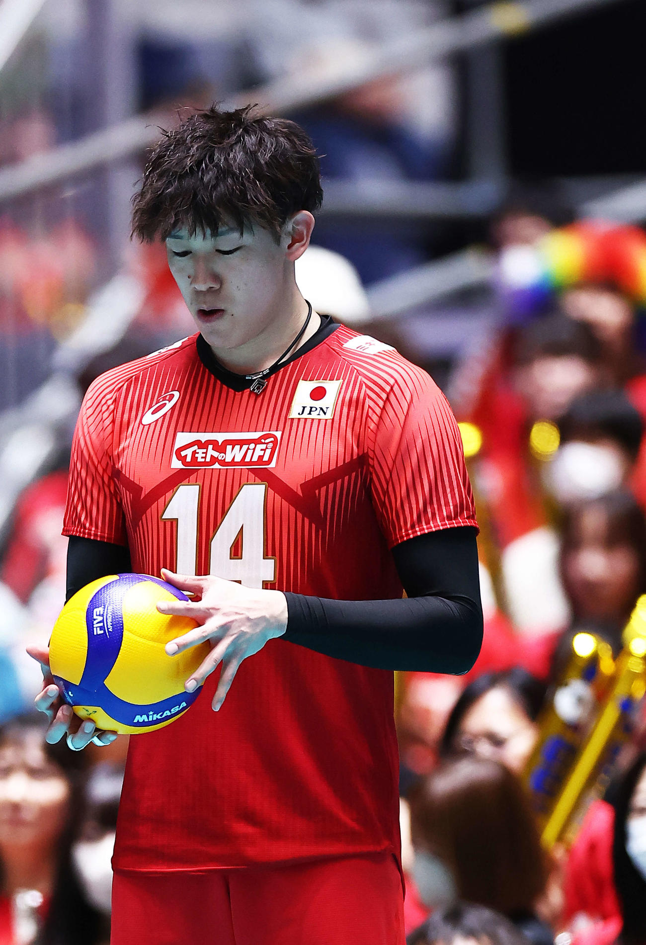 日本対フィンランド　第5S、サーブに集中する石川（撮影・河田真司）