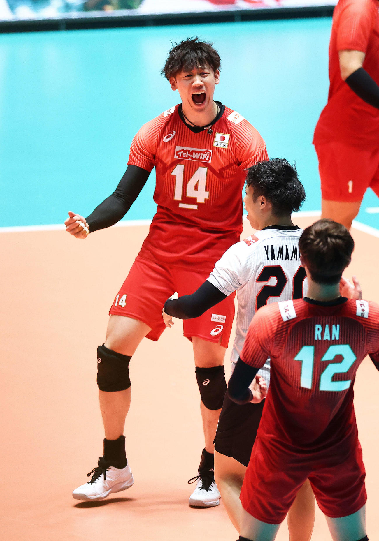 日本対フィンランド　第2S、ポイントしガッツポーズする石川（撮影・河田真司）