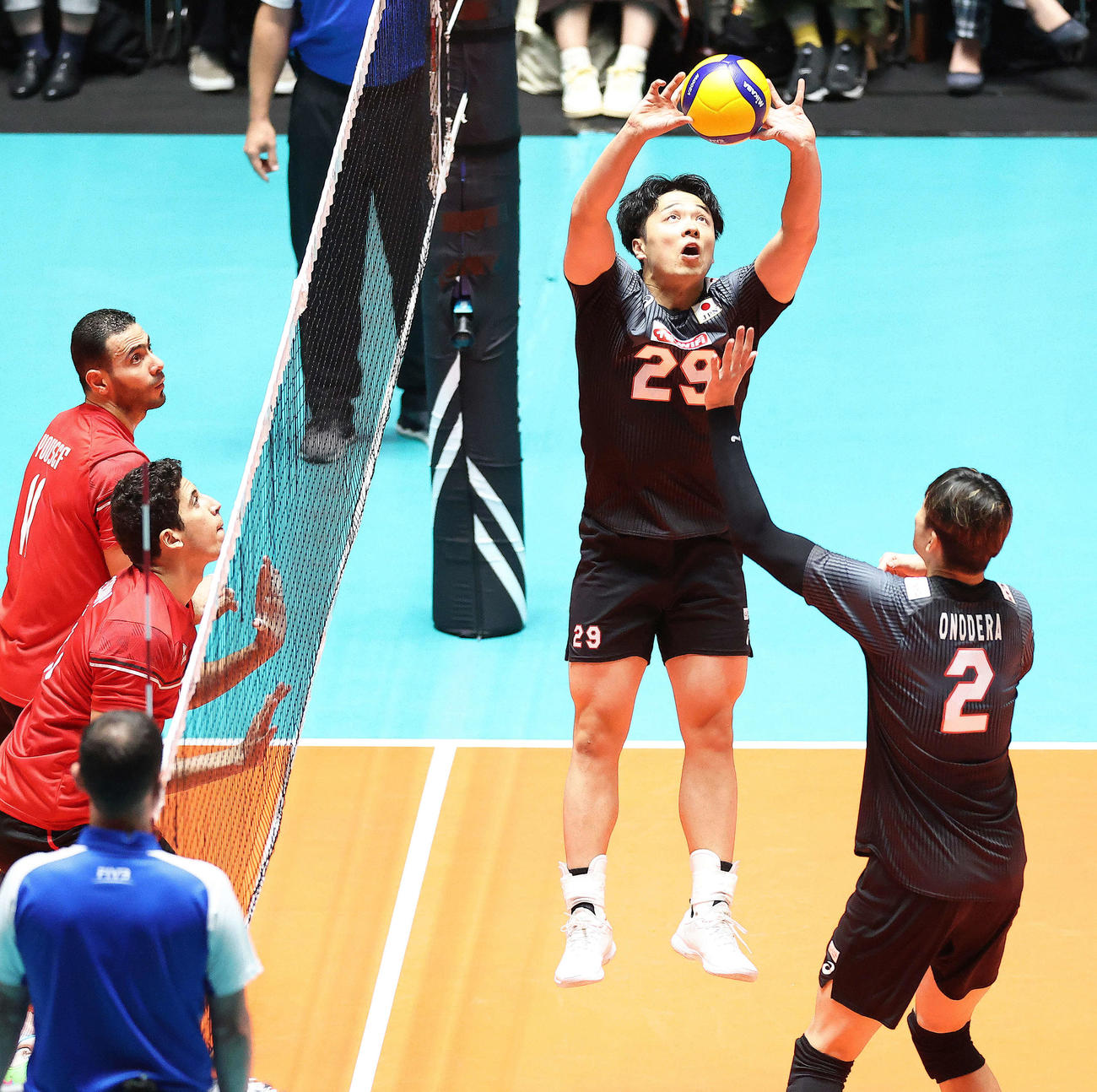 日本対エジプト　第1S、トスを上げる山本龍（撮影・河田真司）
