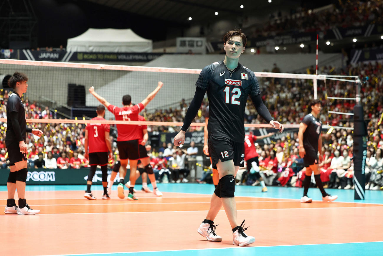 日本対エジプト　第5S、エジプトにポイントを許し浮かない表情の高橋藍（撮影・河田真司）