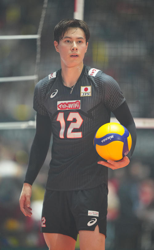 日本対トルコ　試合前練習に臨む高橋藍（撮影・江口和貴）