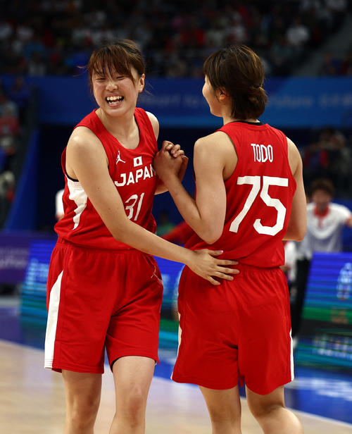 東藤なな子と平下愛佳（ロイター）
