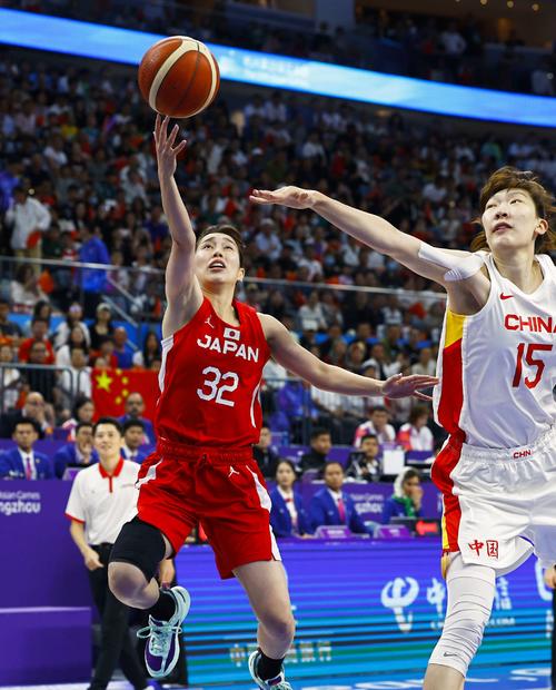 女子決勝　日本―中国　第1クオーター、シュートを放つ宮崎＝杭州（共同
