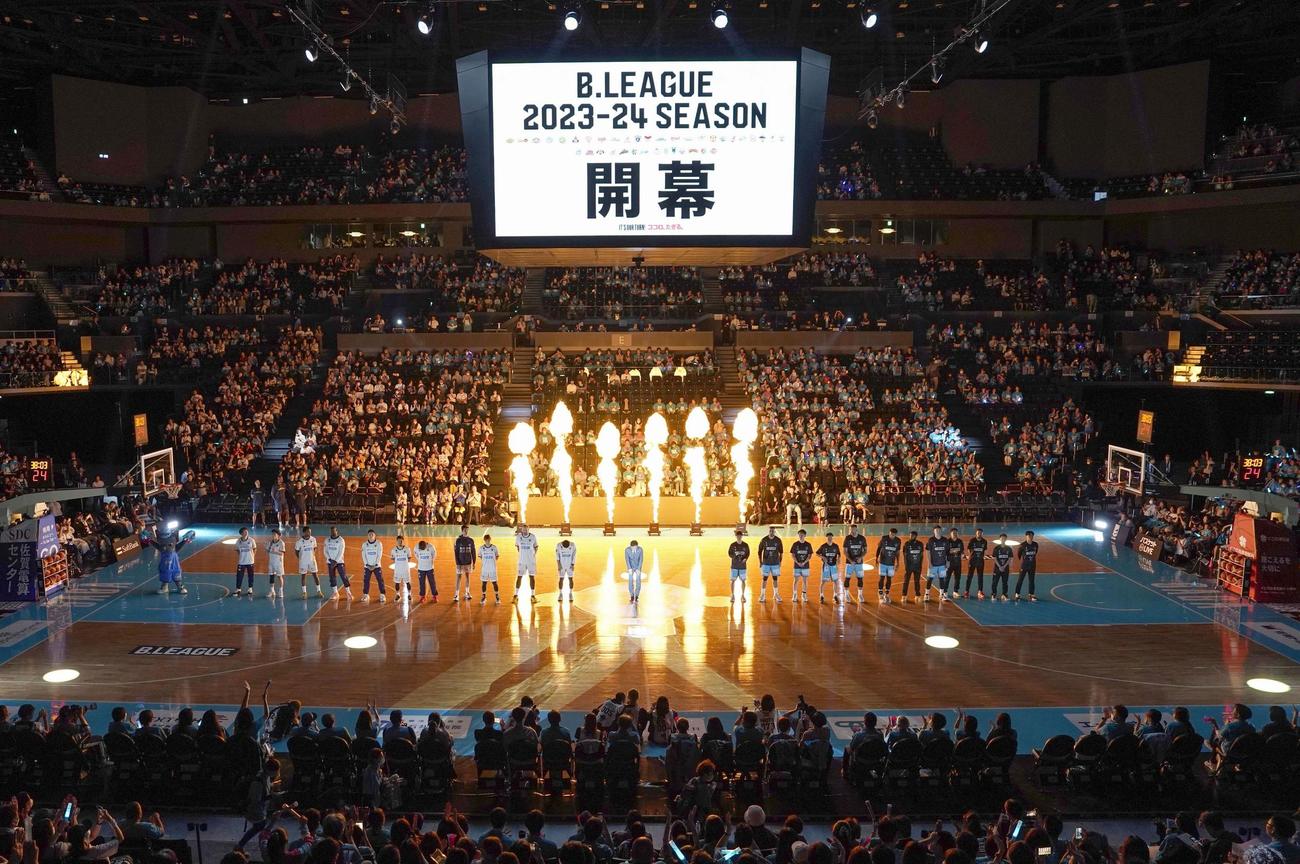 佐賀と琉球の試合で開幕したバスケットボールBリーグ（共同）