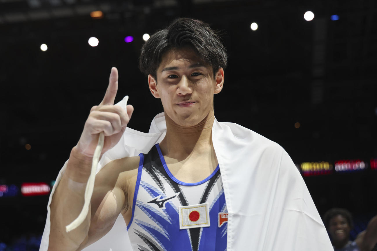 男子個人総合で2連覇した橋本大輝（AP）