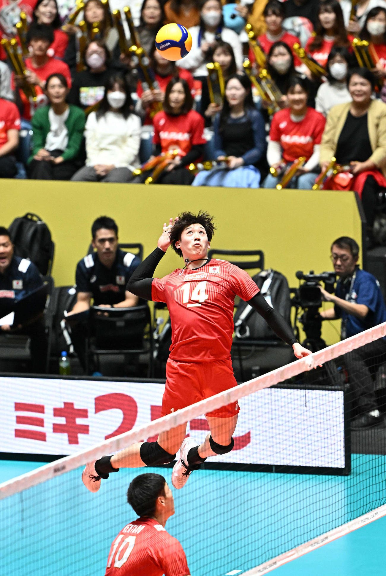 日本対スロベニア　第1S、スパイクを放つ石川（撮影・滝沢徹郎）