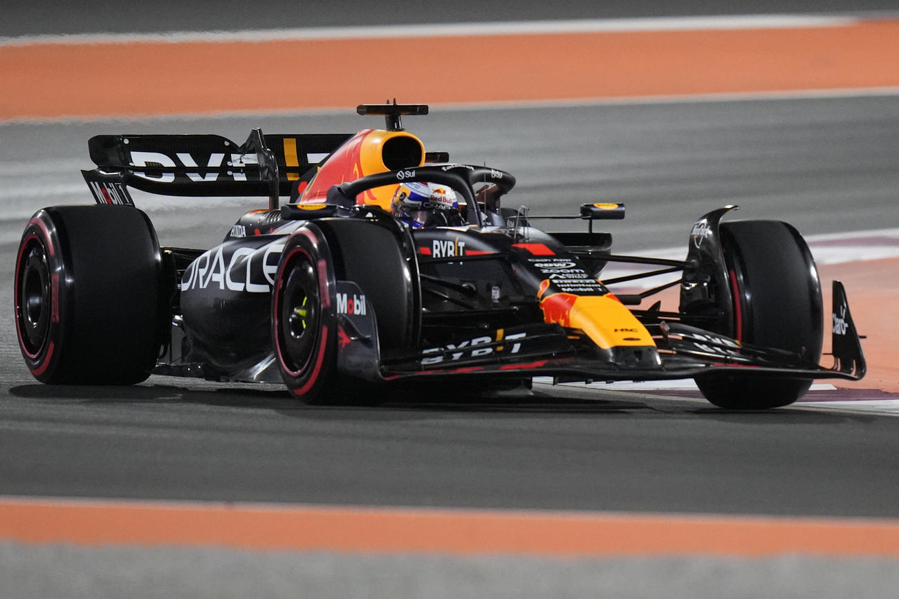 予選を走るフェルスタッペン（AP）