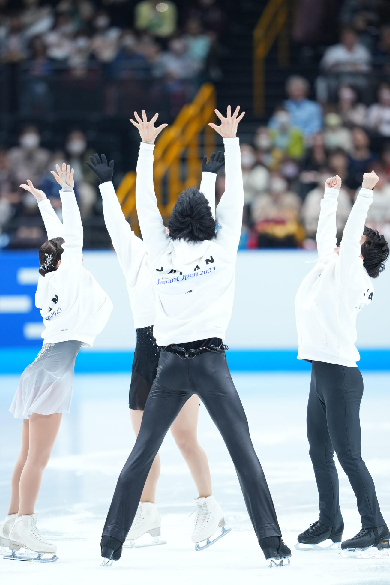 円陣を組む日本代表の選手たち（撮影・横山健太）