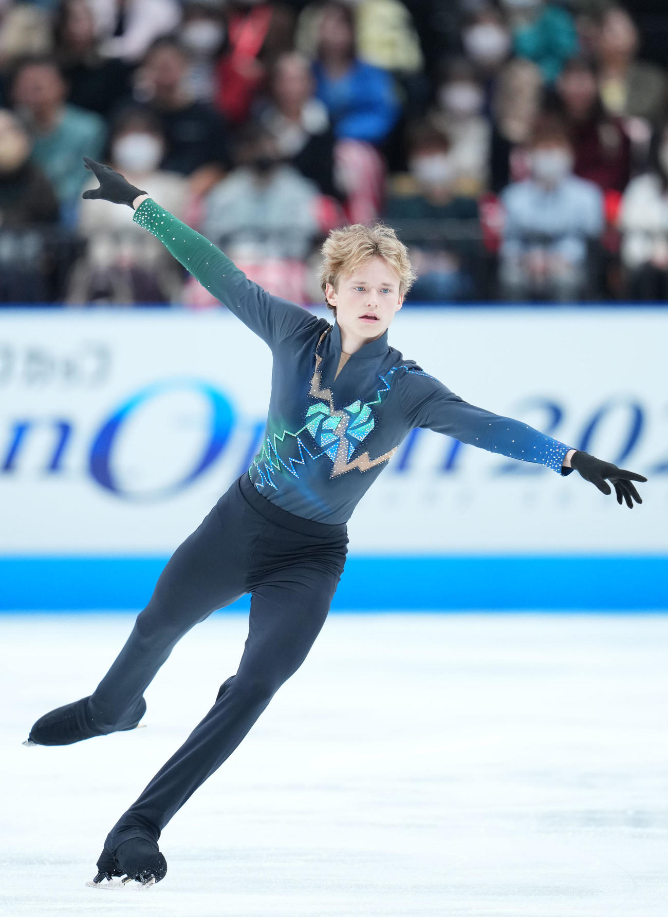 演技を披露するイリア・マリニン（撮影・横山健太）
