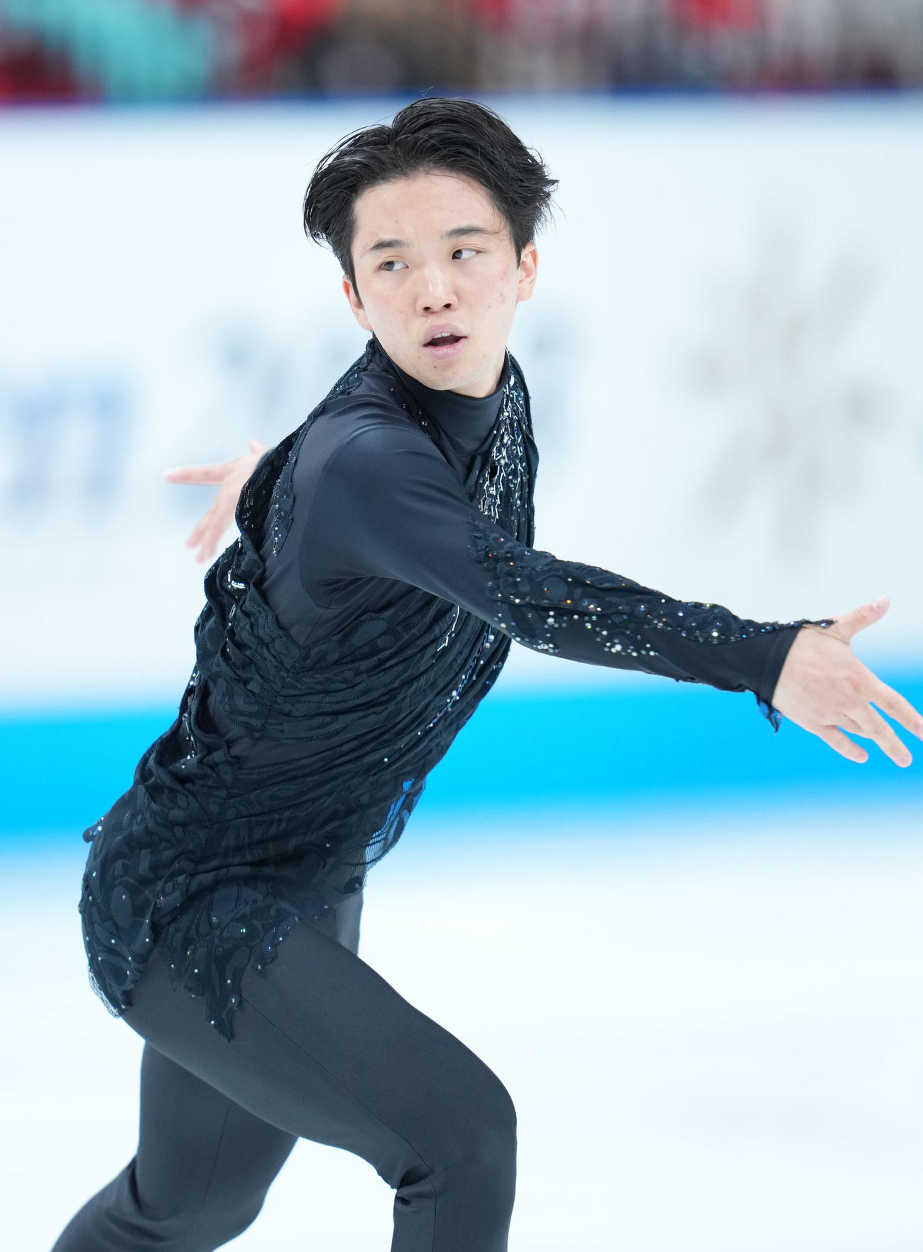 演技を披露する友野（撮影・横山健太）