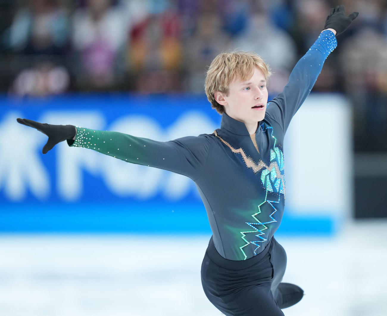 演技を披露するイリア・マリニン（撮影・横山健太）