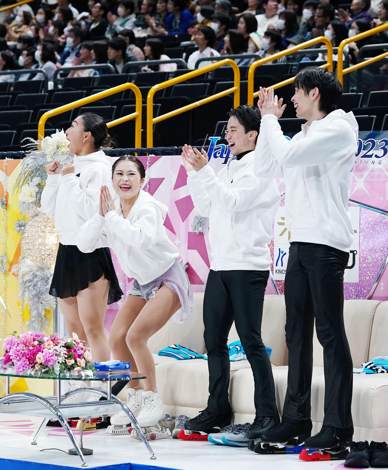 優勝が決まり歓喜する日本代表の選手たち。左から坂本、宮原、友野、島田（撮影・横山健太）