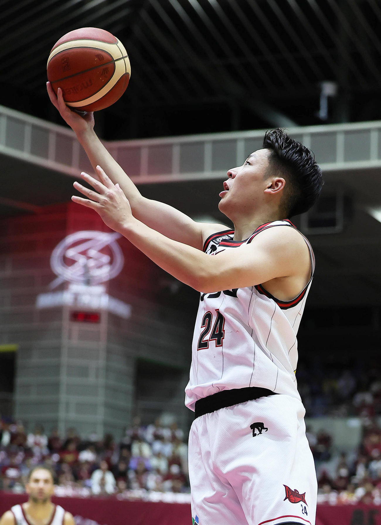 川崎対三遠　第2Q、シュートを放つ三遠佐々木（撮影・足立雅史）