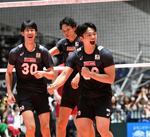 日本対米国　第4S、ポイントを奪いガッツポーズする山本龍（右）（撮影・滝沢徹郎）