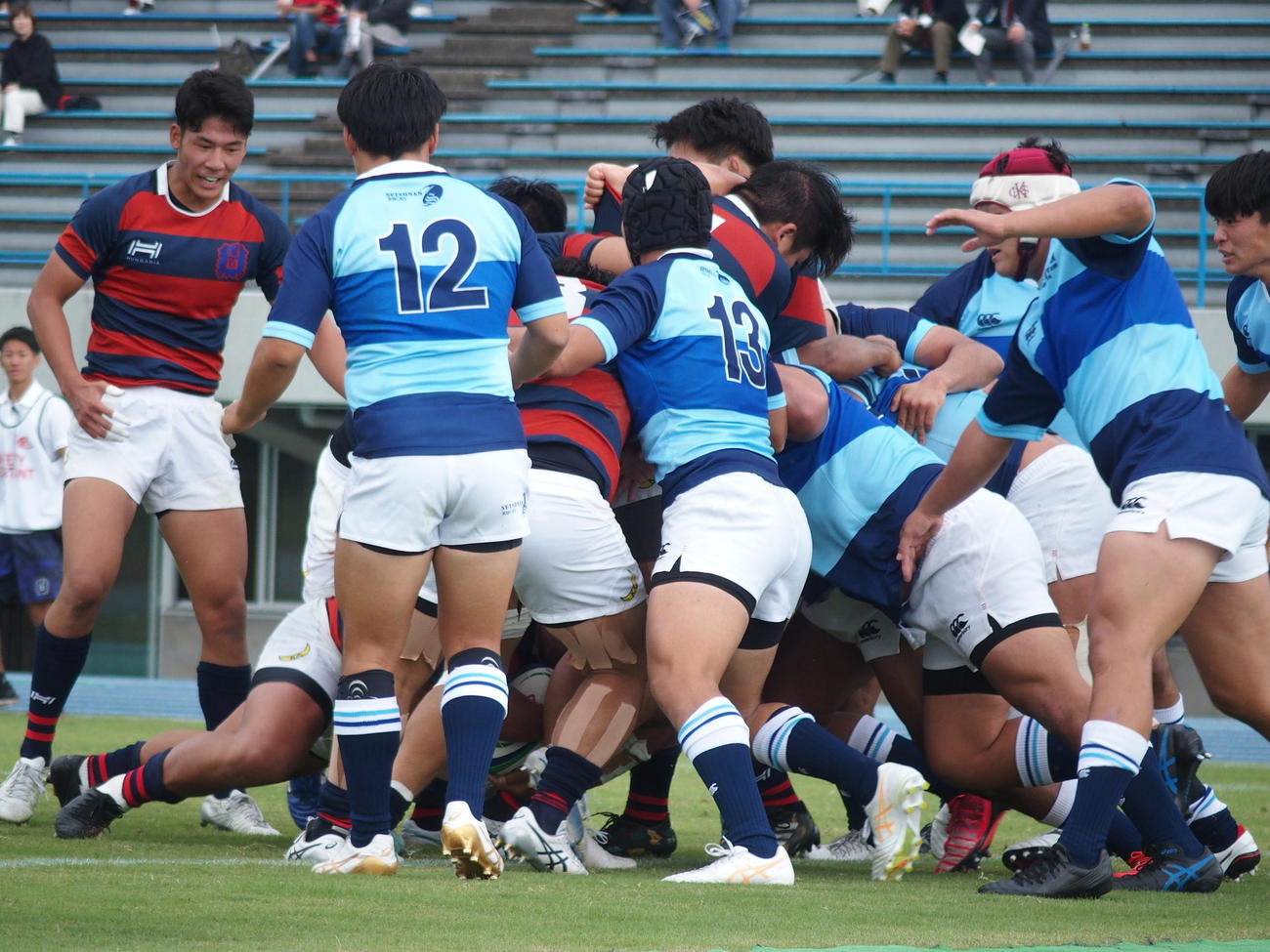 関学大対摂南大　前半37分にラインアウトから押し込んで逆転トライを決める関学大（撮影・永田淳）