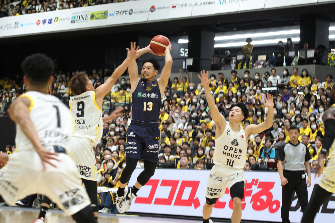 群馬相手に躍動する宇都宮渡邉（撮影・沢田啓太郎）