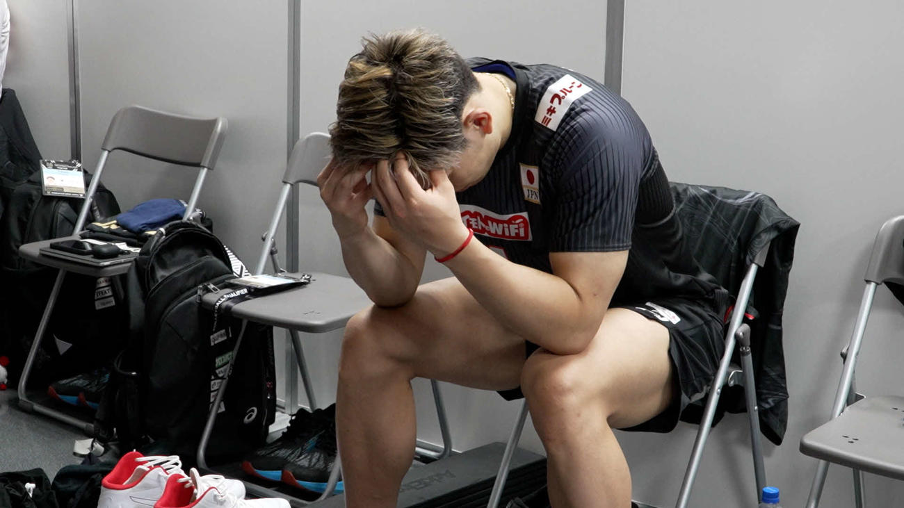 エジプトに敗れ、落ち込む西田（C）JVA