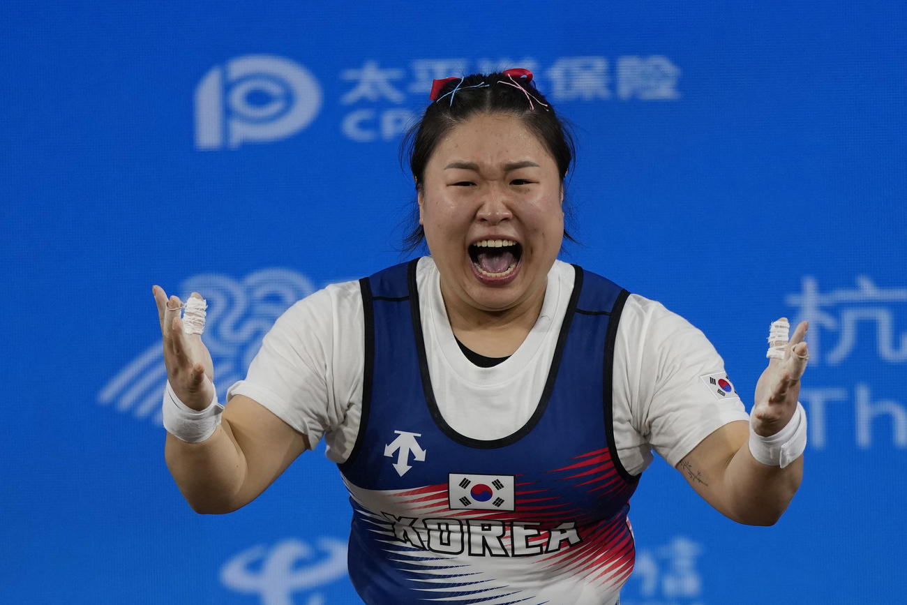 杭州アジア大会重量挙げ女子76キロ級銅メダリストの韓国代表キム・スヒョン（AP）