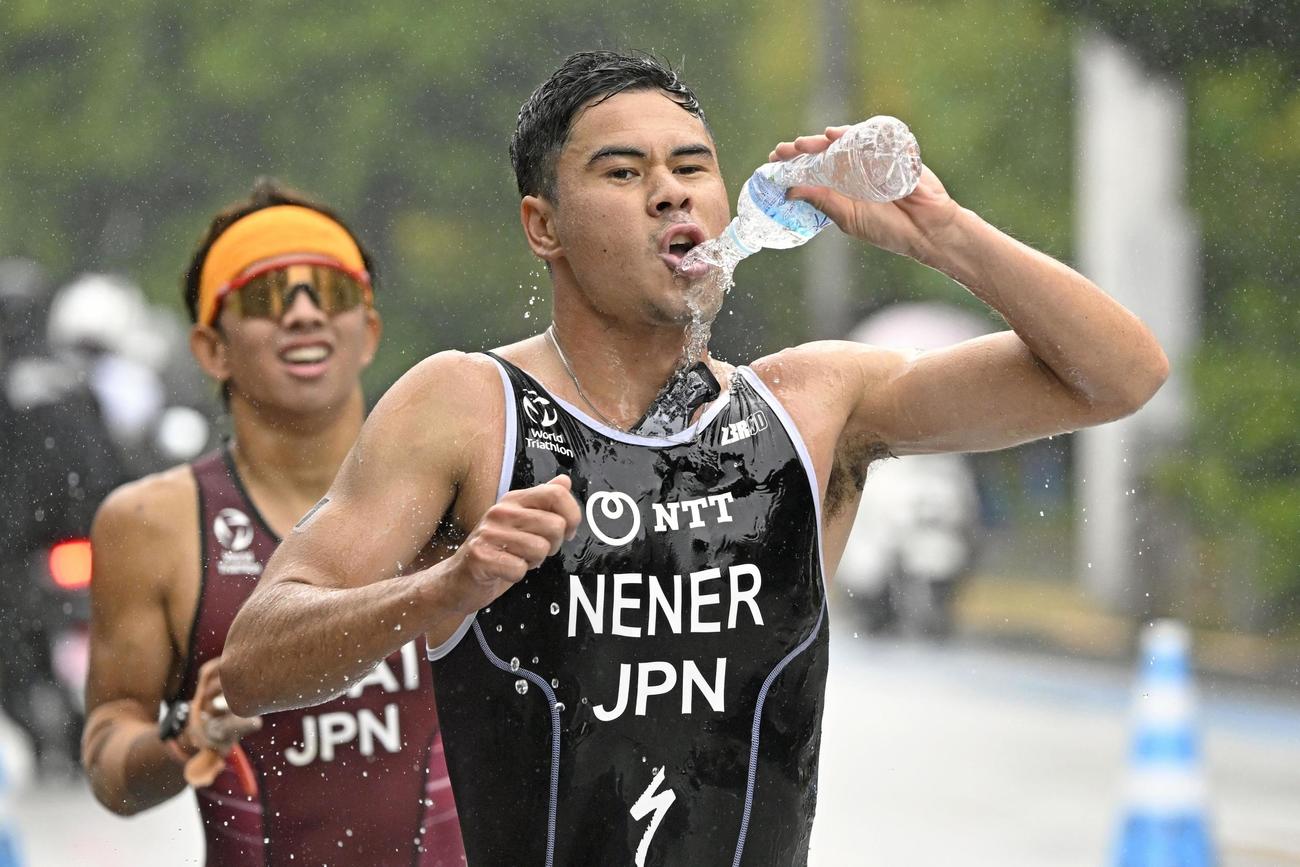 ランで力走するニナー賢治（共同）