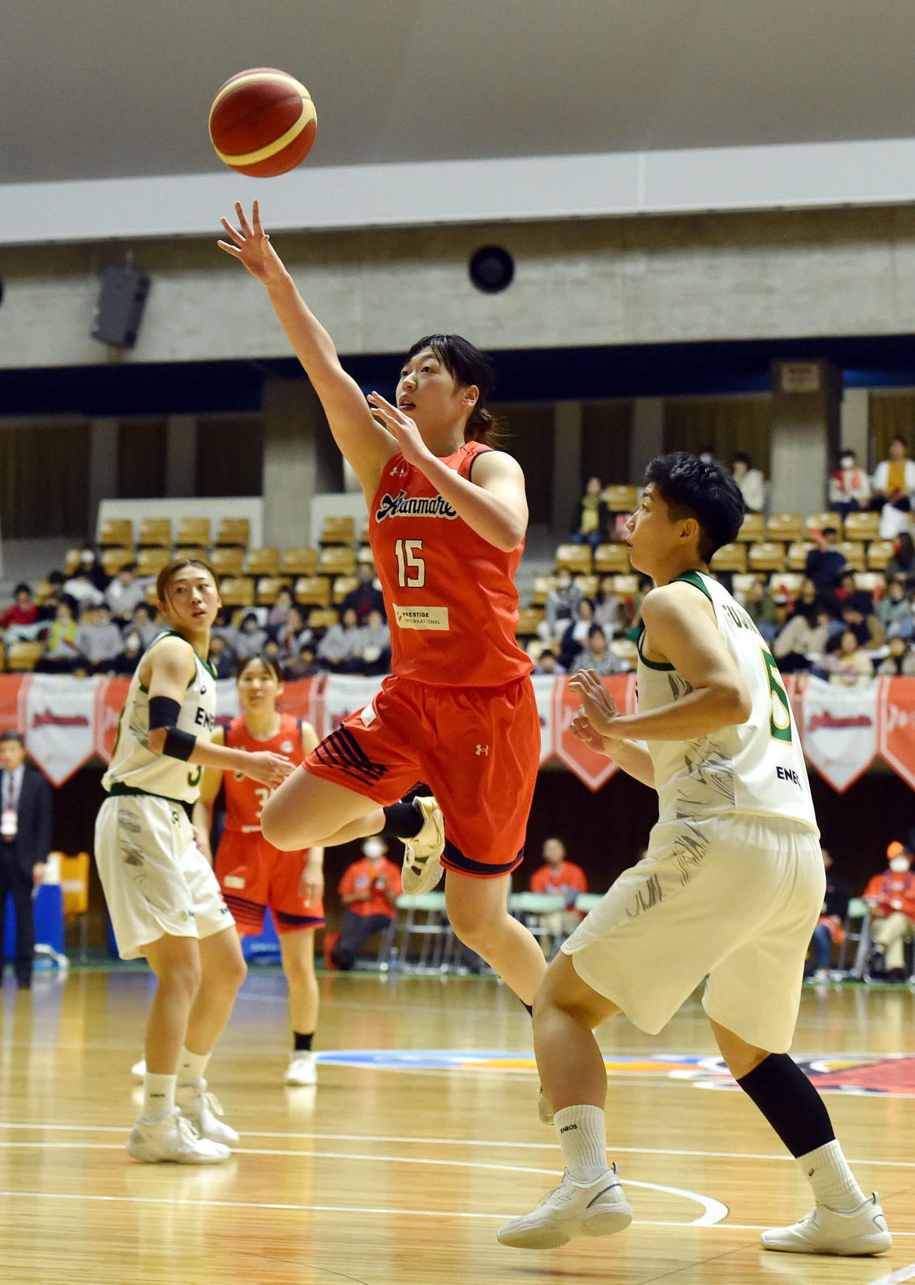 第4Q、シュートを打つ佐藤京