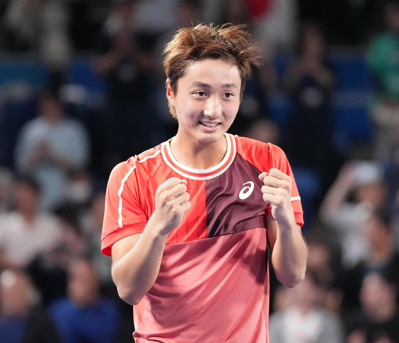 男子シングルス準々決勝　ポピリンに勝利しガッツポーズする望月（撮影・鈴木みどり）