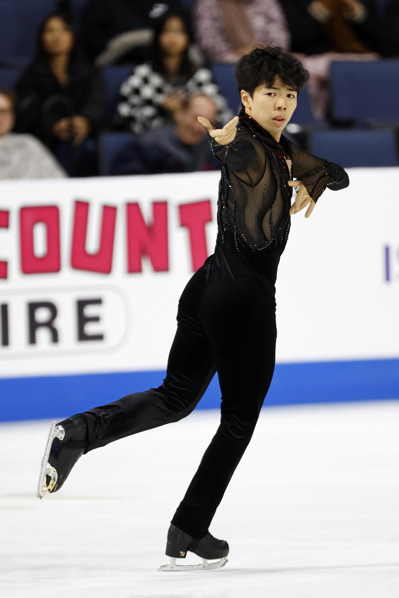 GPシリーズ第1戦スケートアメリカ　SPで演技を披露する佐藤駿（AP）