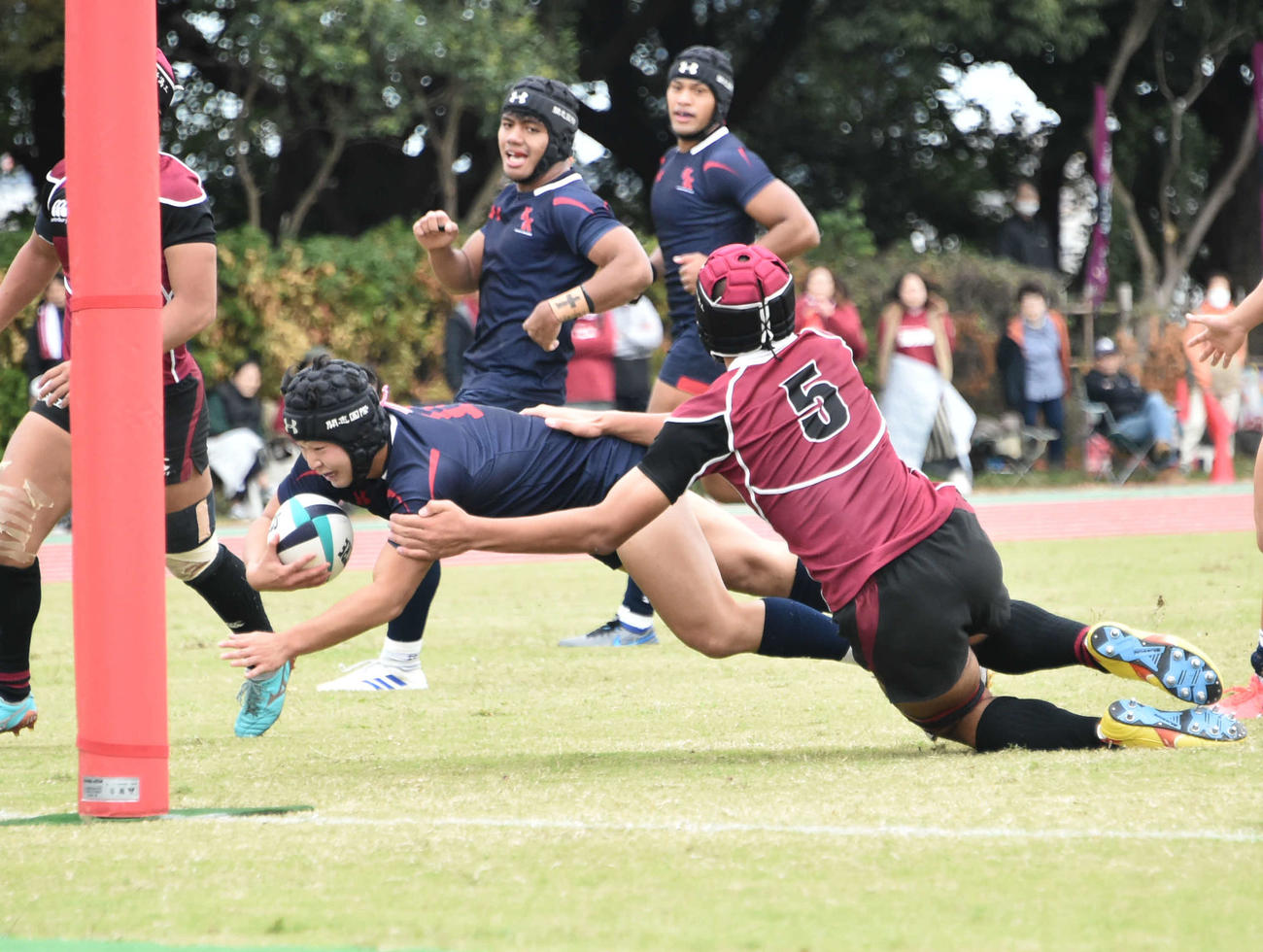 前半21分、開志国際のCTB中島がチーム5本目のトライ