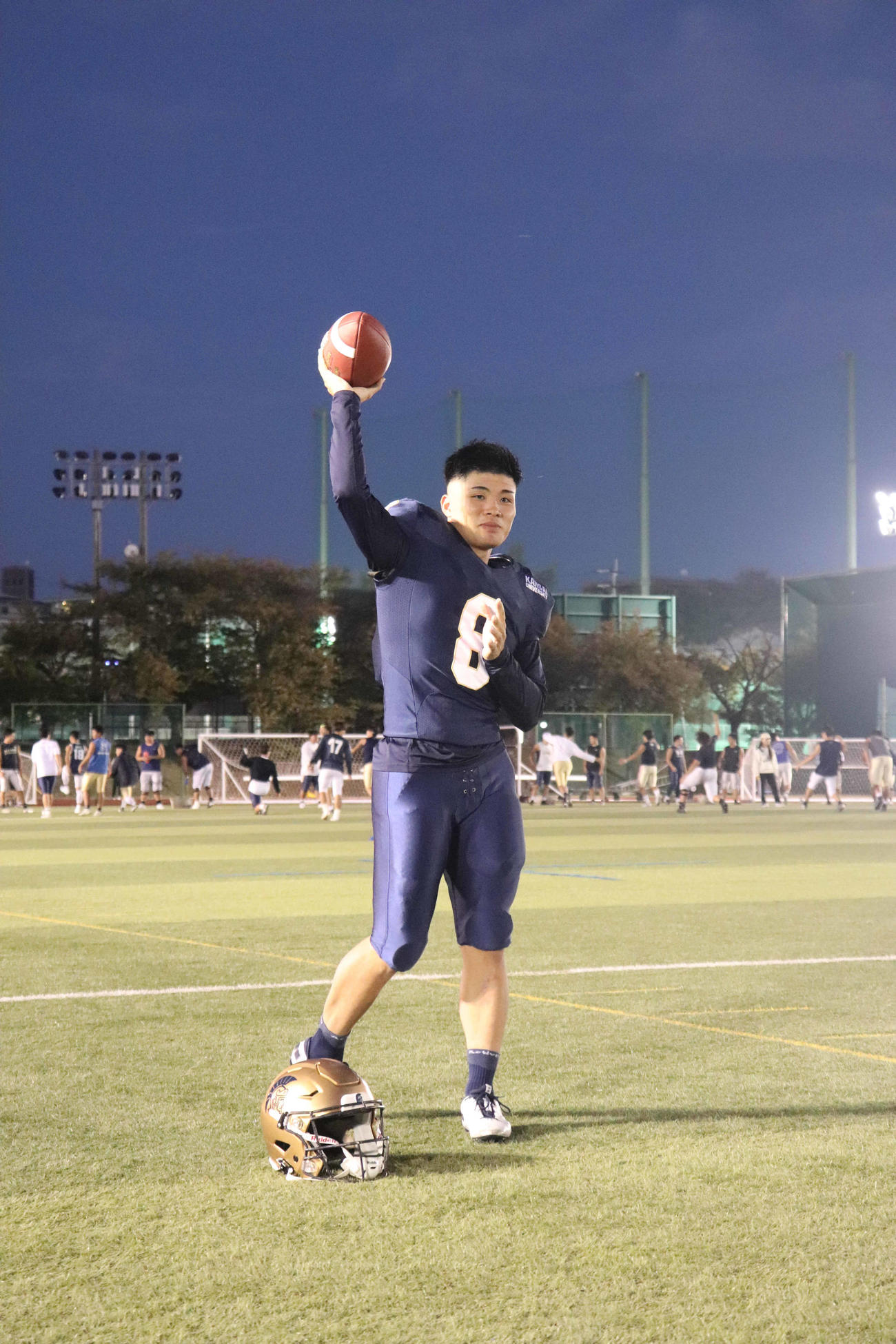 ボールを投げるQB須田啓太（撮影・竹本穂乃加