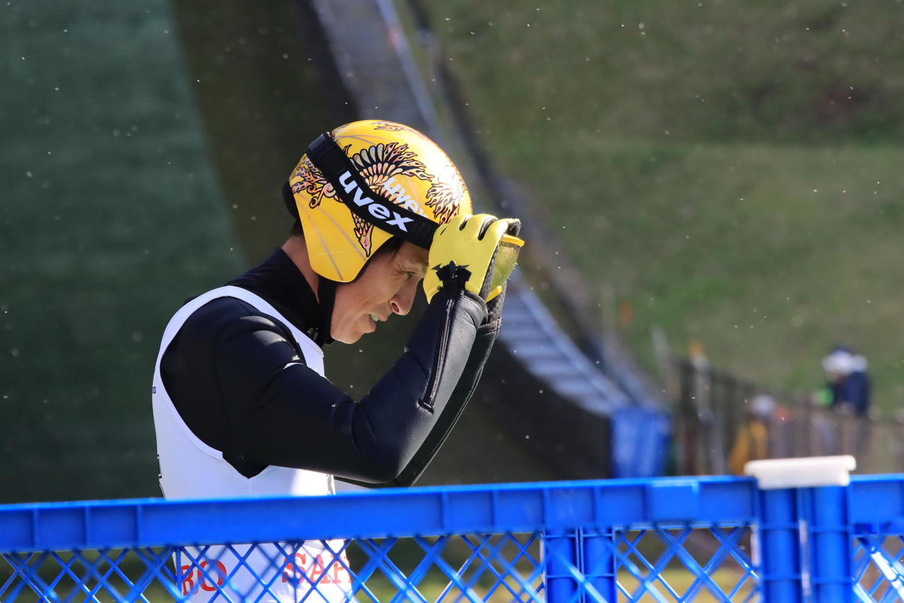 予選を飛び終え、ゴーグルを外す葛西（撮影・保坂果那）