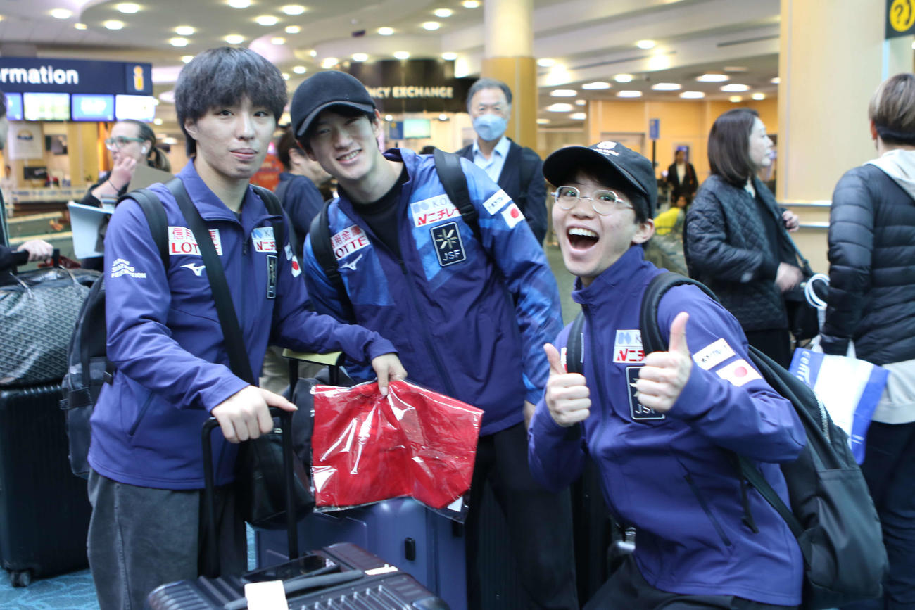 バンクーバーに到着した三浦、山本、友野（左から）