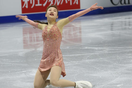 見せ場のニースライディングを披露する松生