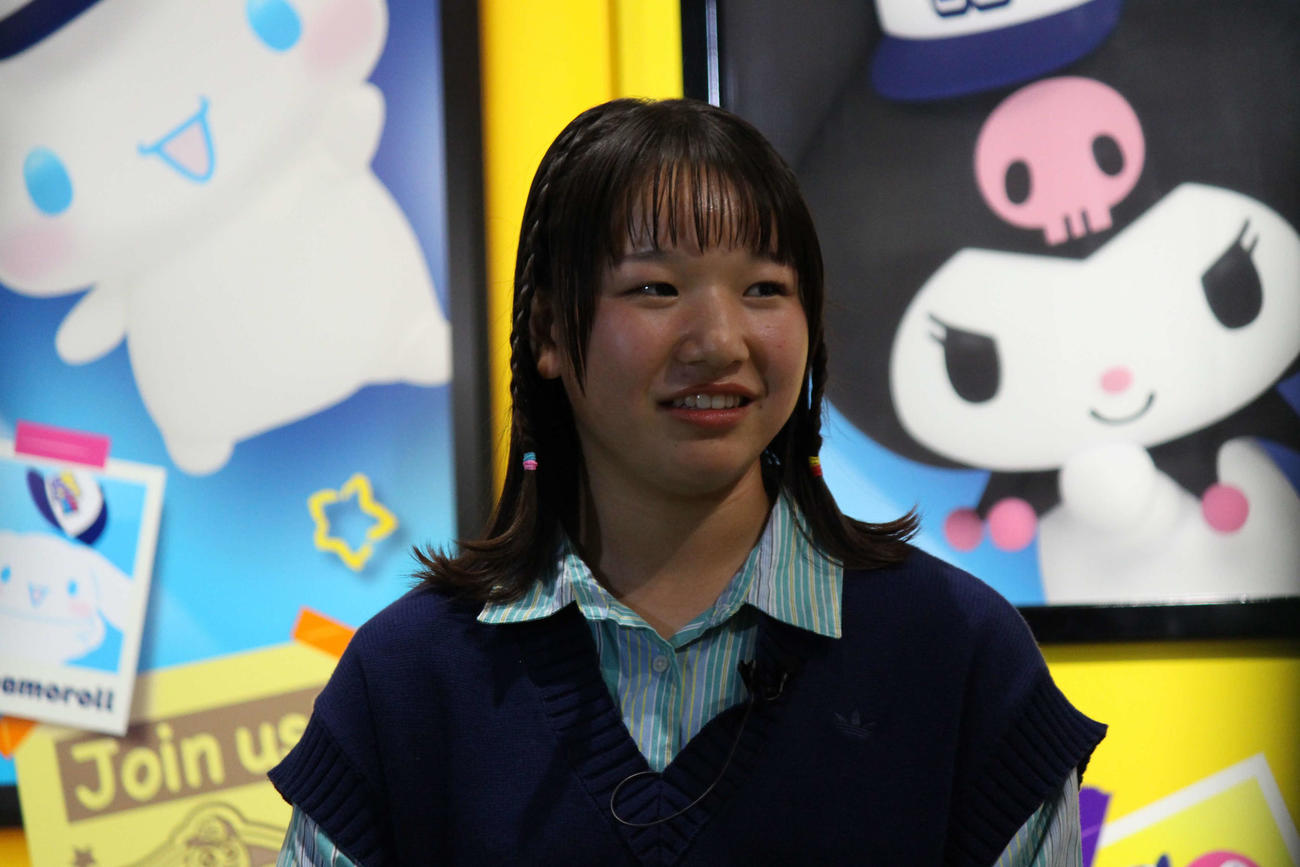 サンリオピューロランドのイベントで笑顔を見せる西矢椛（撮影・勝部晃多）