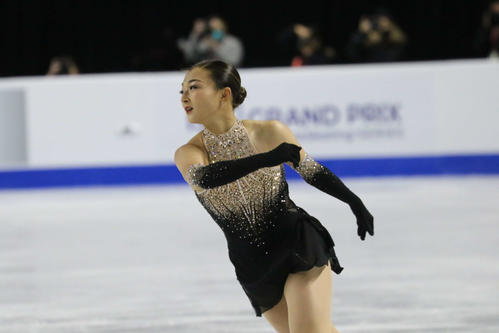 女子フリーで演技する坂本