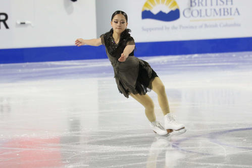 女子フリーの6分間練習で調整する渡辺