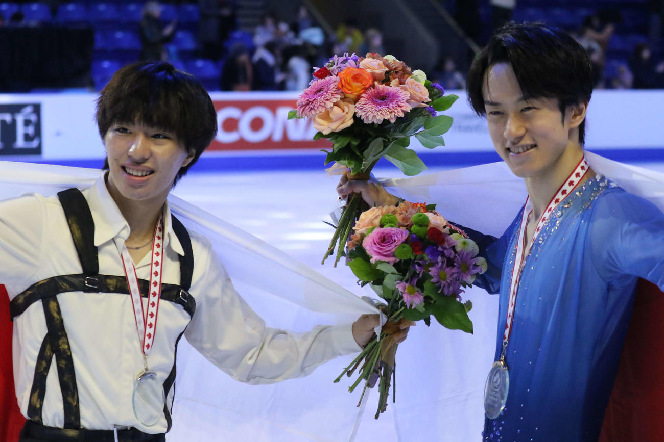 ワンツーフィニッシュを決めた三浦（左）と山本